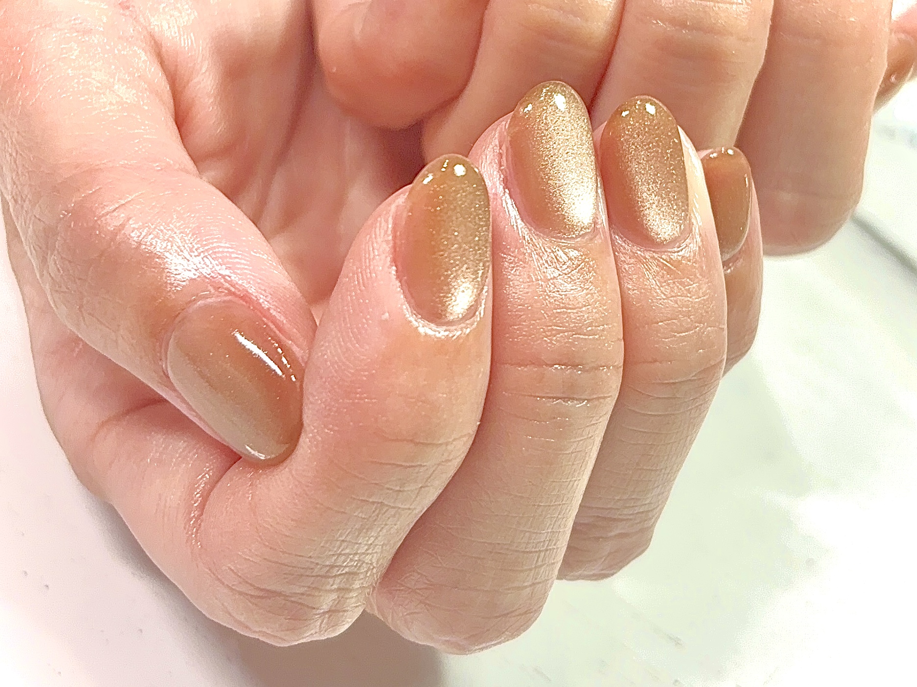 輝くアートで指先を彩る